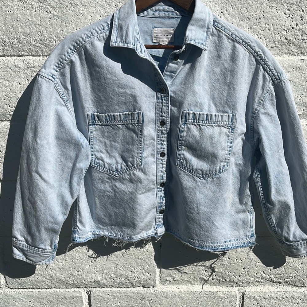 American Eagle cropped denim shirt